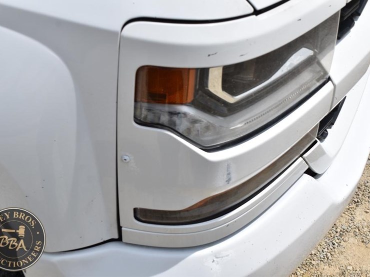 2017-chevrolet-silverado-1500-image-8