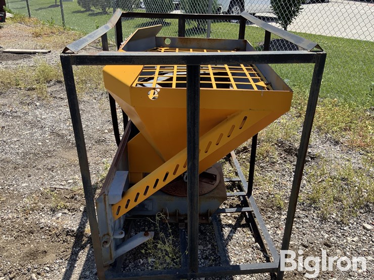tmg-industrial-tmg-mss10-skid-steer-material-spreader-image-4