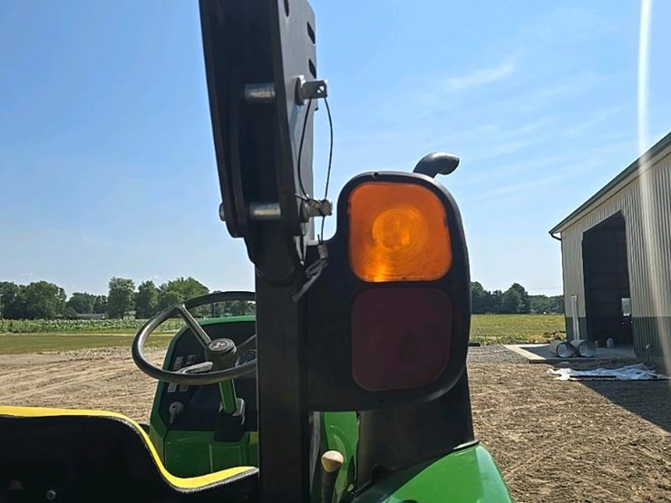 2015-john-deere-5065e-image-12
