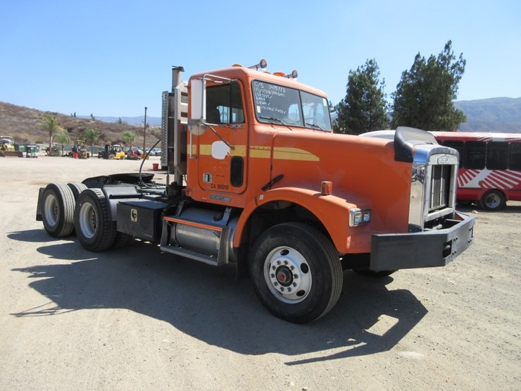 1993-freightliner-fld120-image-4