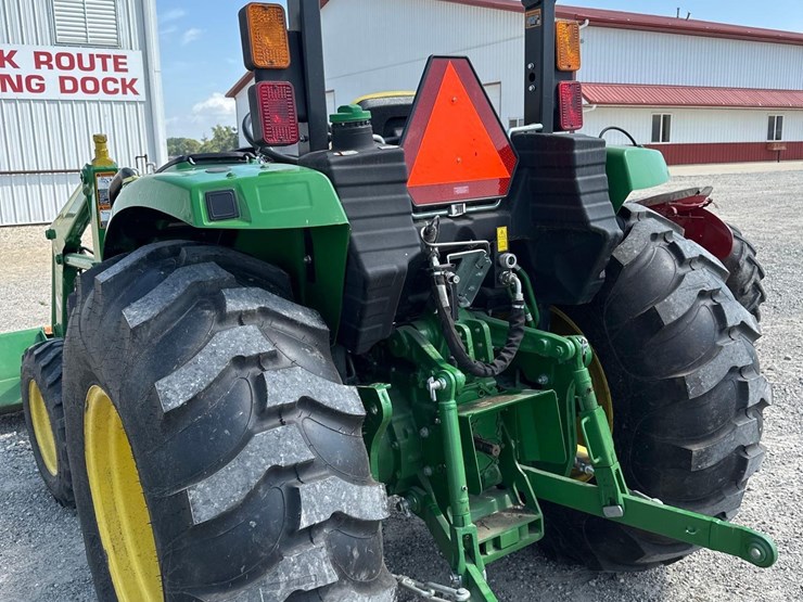 john-deere-4052m-image-11
