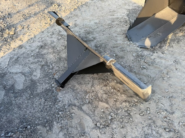 #2080-•-kc-skid-steer-2"-hitch-receiver-inv#:-25300-image-3