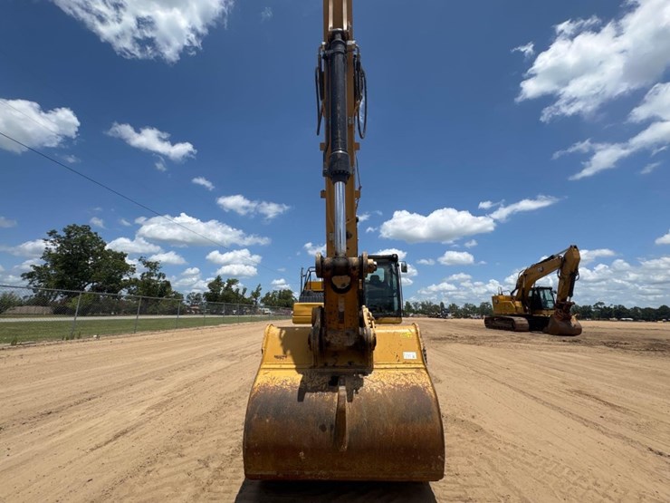 2020-caterpillar-326-image-3