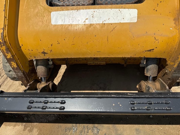 2011-caterpillar-259b3-image-16