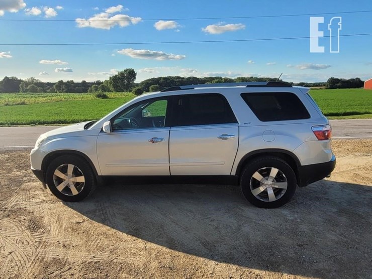 2011-gmc-acadia-image-10