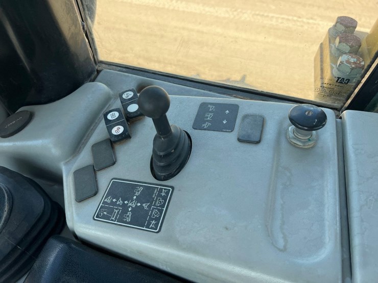 2019-caterpillar-d6n-lgp-image-34