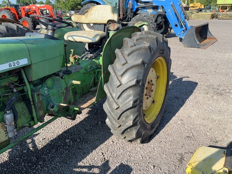 john-deere-820-image-17