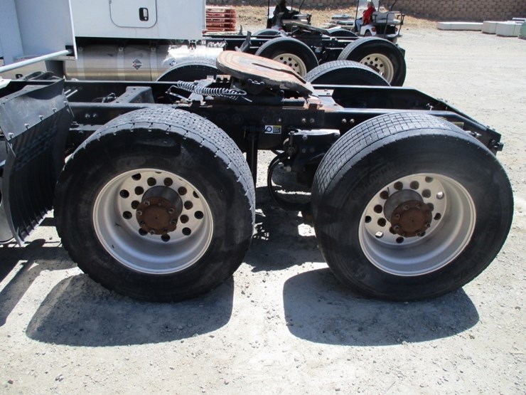 2016-peterbilt-579-image-20
