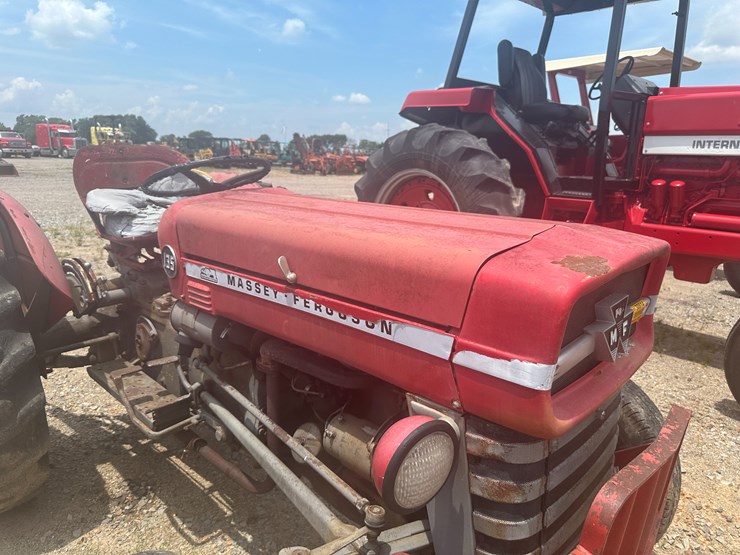 massey-ferguson-135-image-23