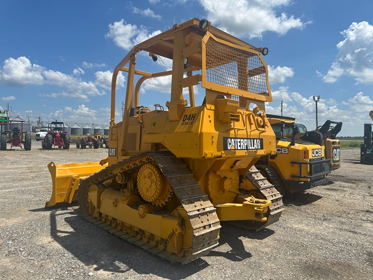 caterpillar-d4h-image-4