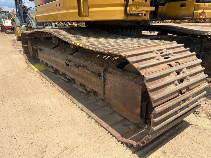 2016-caterpillar-335fl-image-30