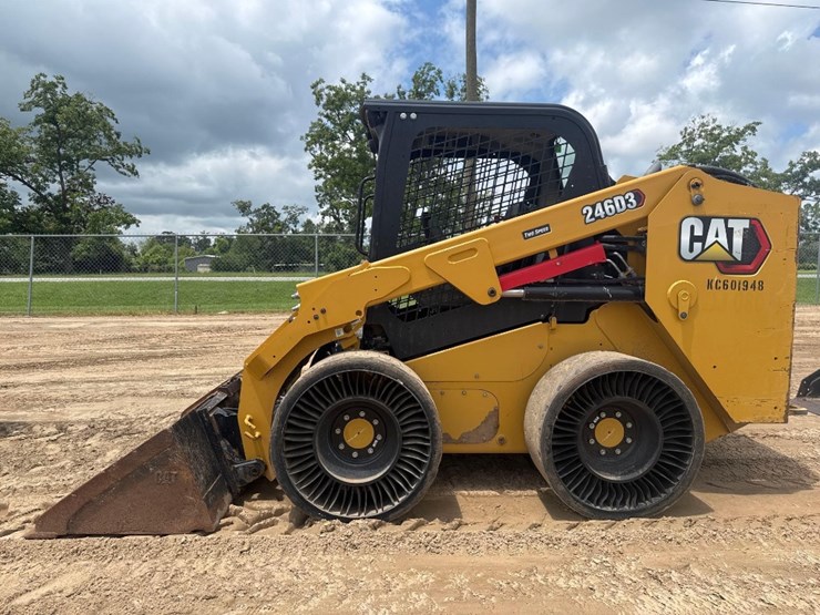 2022-caterpillar-246d3-image-1