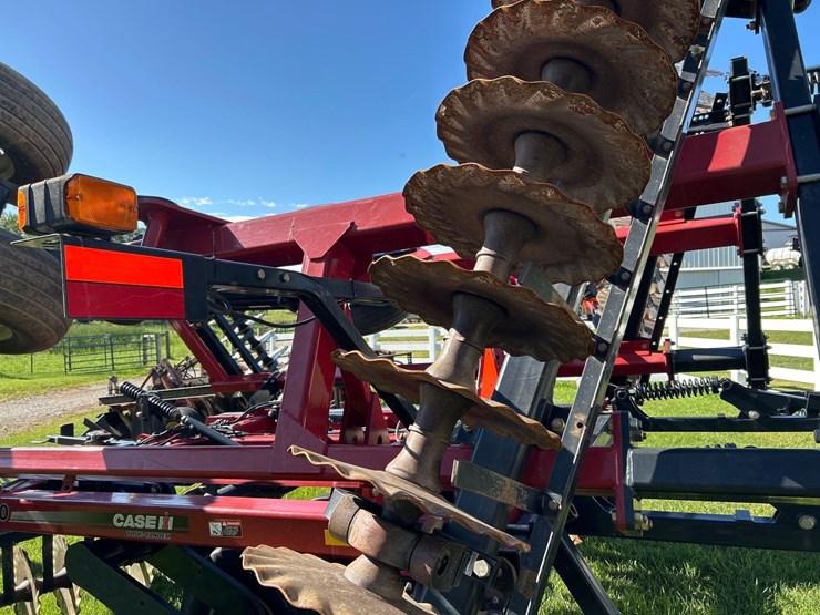 case-ih-330-image-10