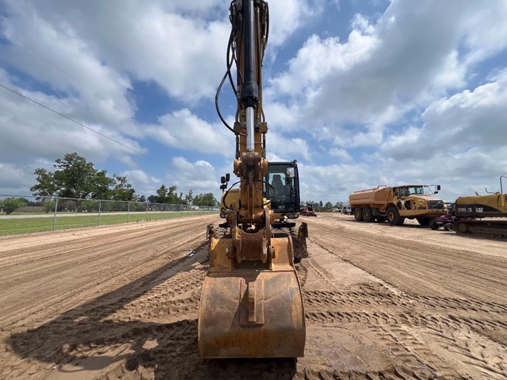 2011-caterpillar-m318d-image-7