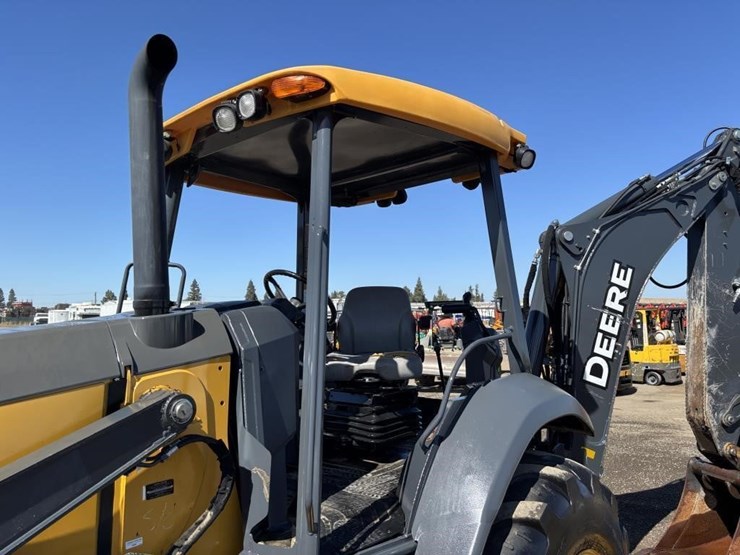 2020-deere-410l-image-33