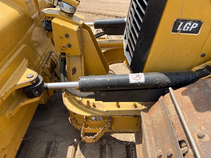 2021-caterpillar-d3-lgp-image-27