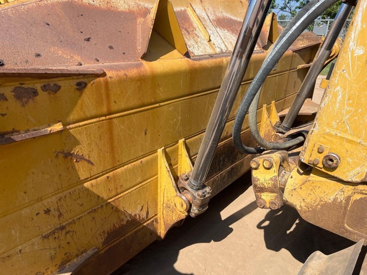 2018-caterpillar-d8t-image-30