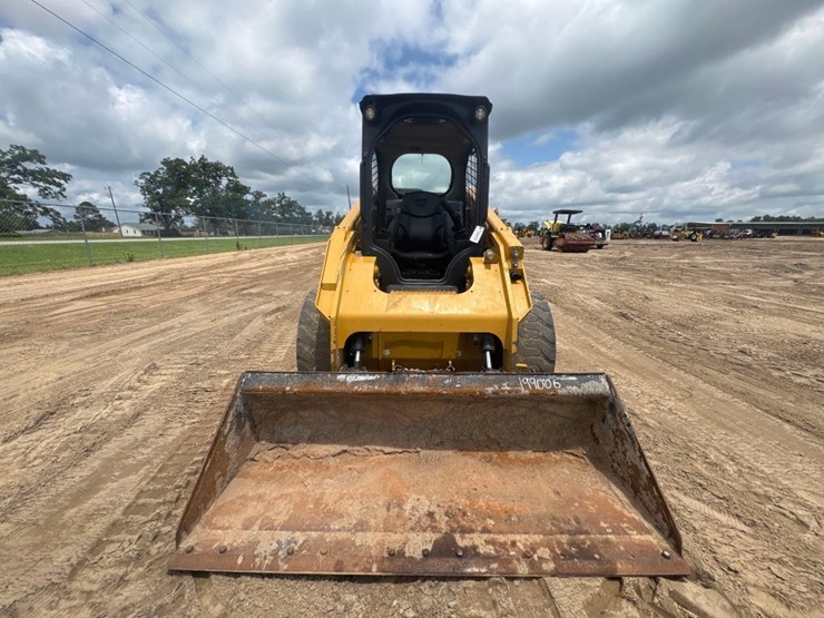 2022-caterpillar-246d3-image-3