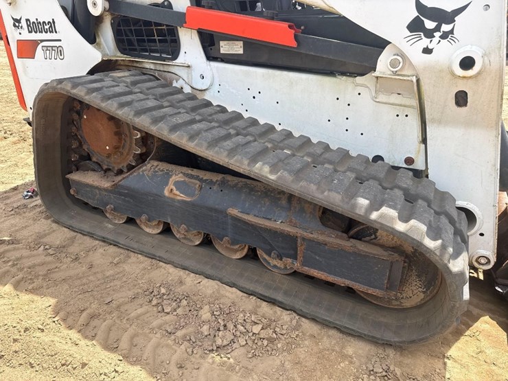 2019-bobcat-t770-image-12