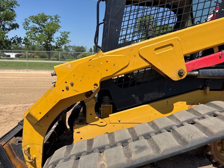 2020-caterpillar-279d3-image-17