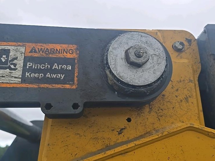 2018-deere-333g-image-32
