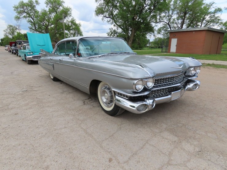 1959-cadillac-fleetwood-4dr-ht-image-3