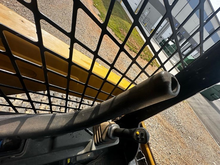 2020-caterpillar-259d3-image-14