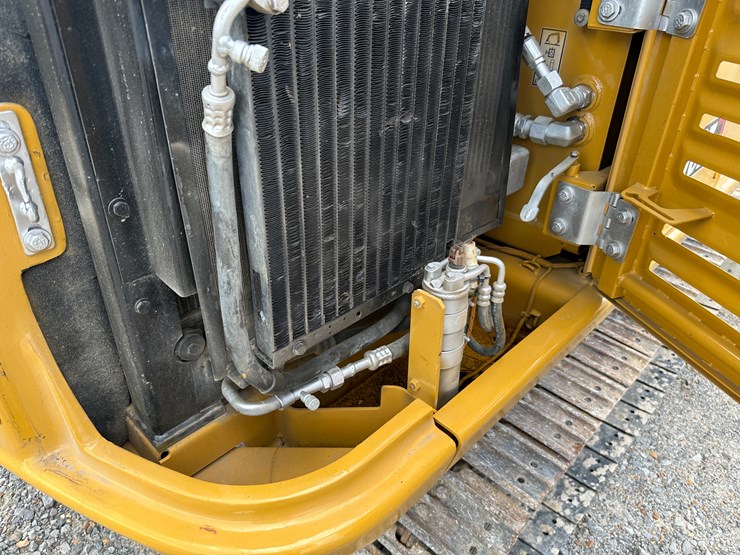 2015-caterpillar-306e-image-45