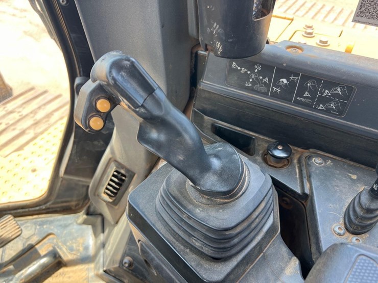 2019-caterpillar-d6-lgp-image-35