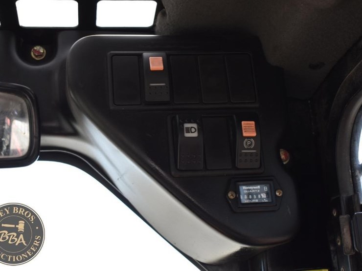 2017-takeuchi-ts50v-image-40