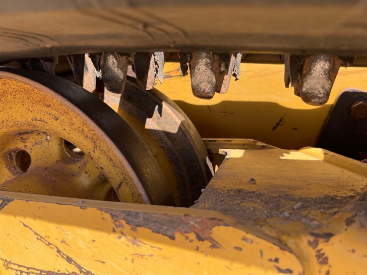 2015-caterpillar-259d-image-11