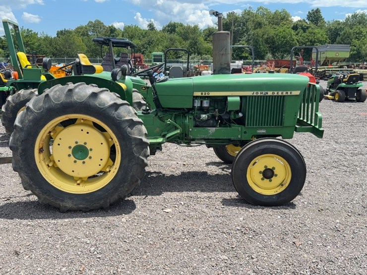 john-deere-820-image-4