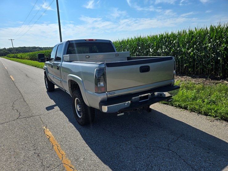 2003-chevrolet-2500-image-19