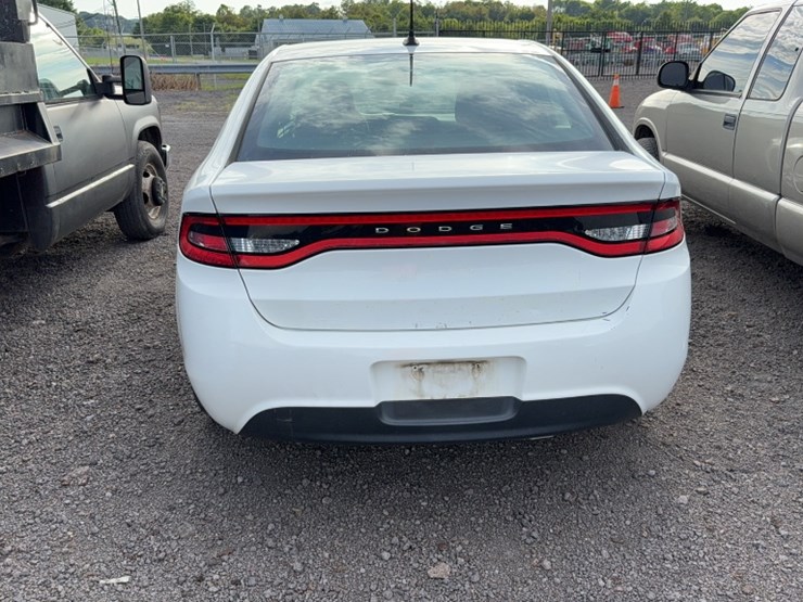 #3018-•-2014-dodge-sedan-image-9
