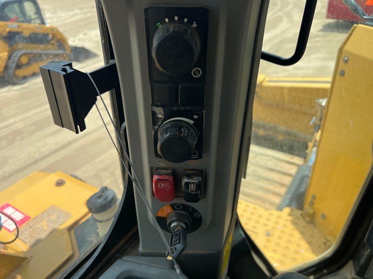 2019-caterpillar-d6-lgp-image-38