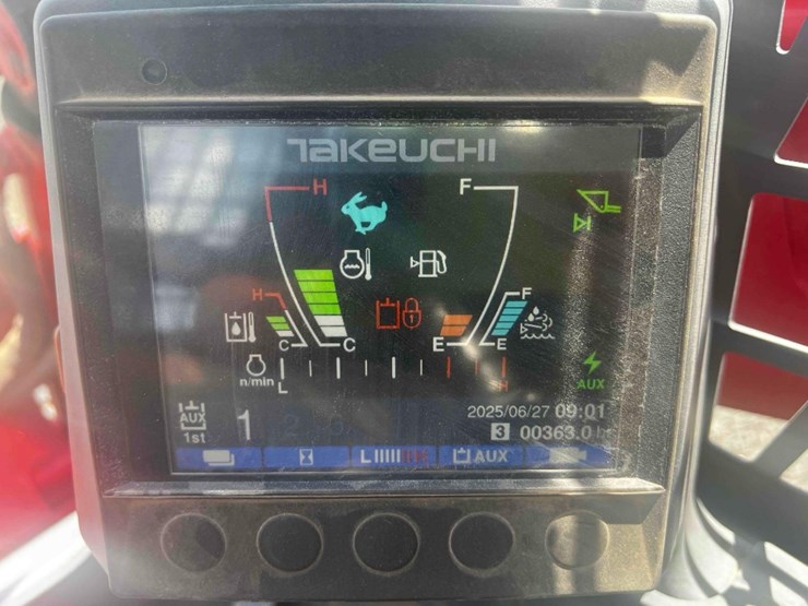 2021-takeuchi-tl12v2-image-11