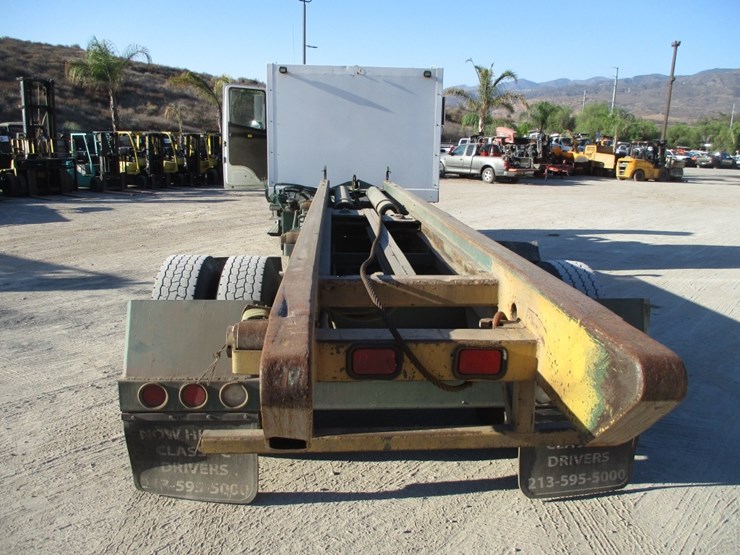 2005-freightliner-fl70-image-14