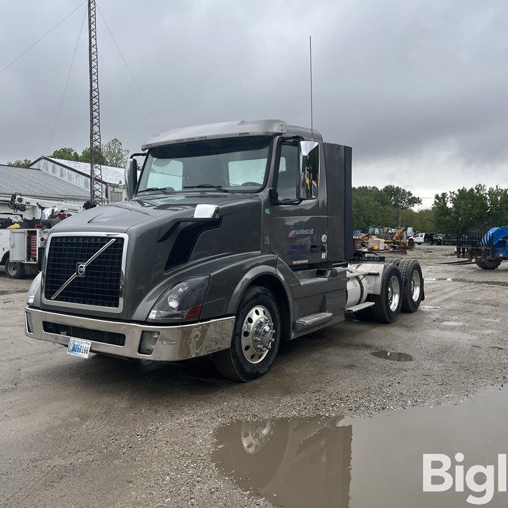 2014 VOLVO VNL42T300