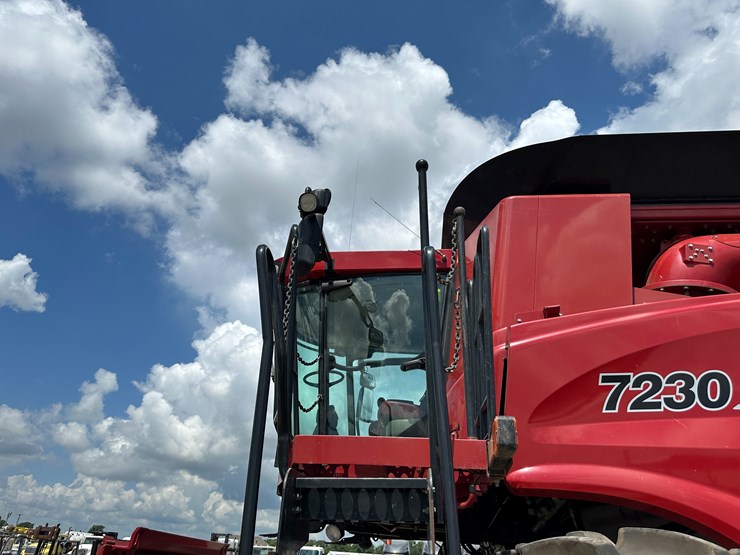 2012-case-ih-7230-image-86