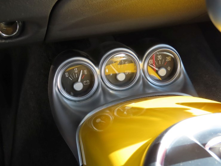 2004-chevrolet-ssr-pickup-image-18