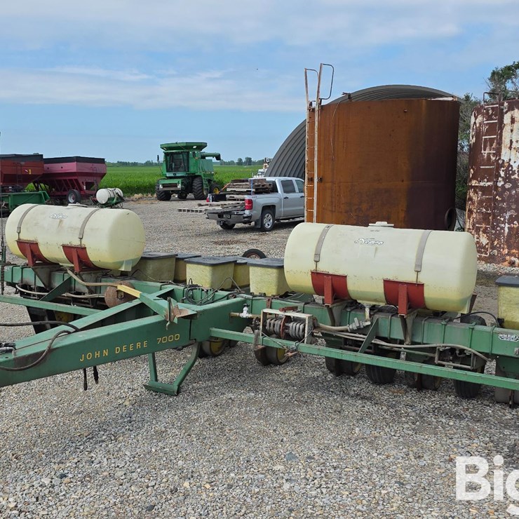 JOHN DEERE 7000