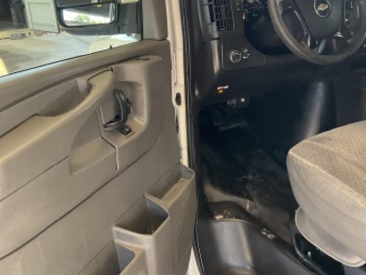 2014-chevrolet-express-1500-image-26