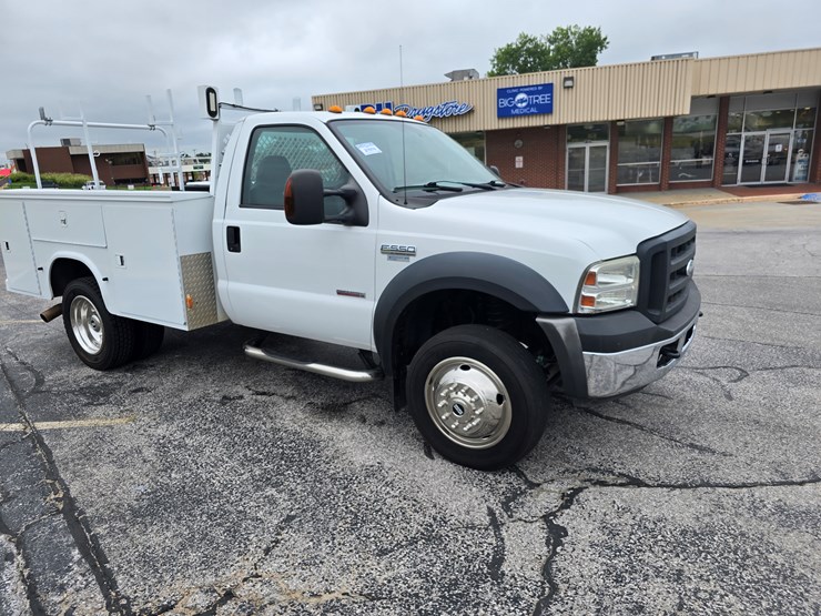 2007-ford-f550-image-39