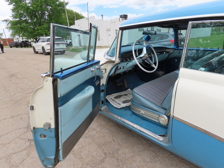 1956-buick-roadmaster-image-22