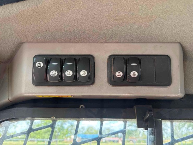 2019-caterpillar-299d2-xhp-image-29