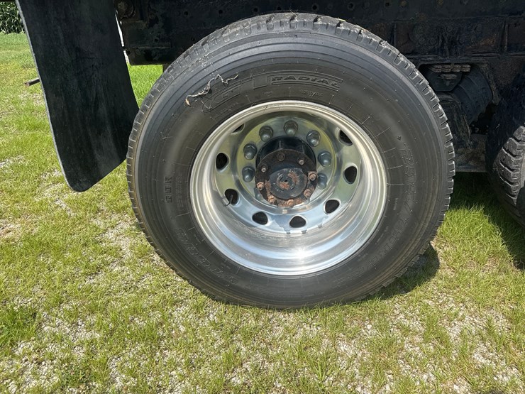 2003-freightliner-fl80-image-16