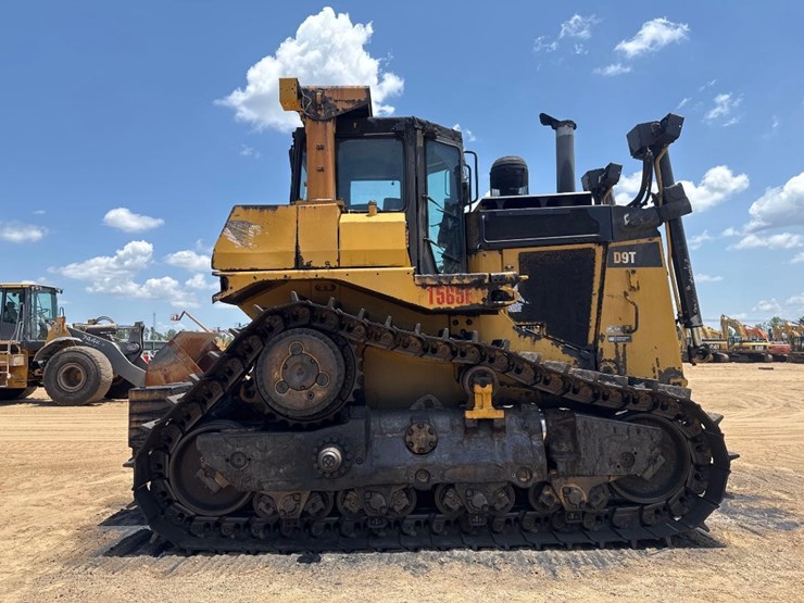 2011-caterpillar-d9t-image-5