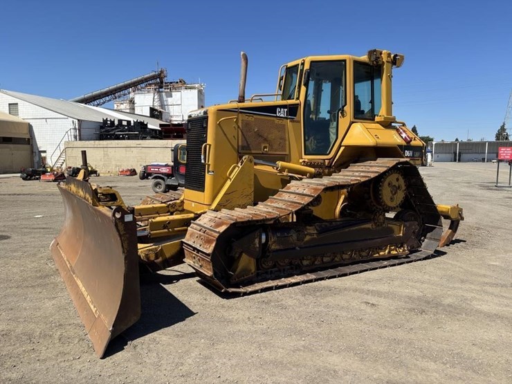 2006-caterpillar-d6n-image-1