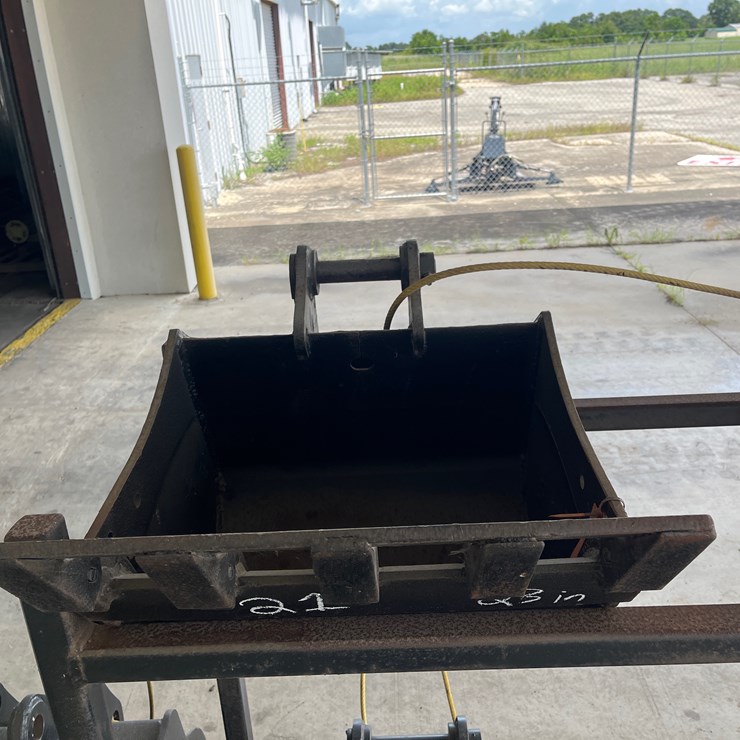 #21 • 24 IN TAG DIGGING BUCKET FOR YANMAR