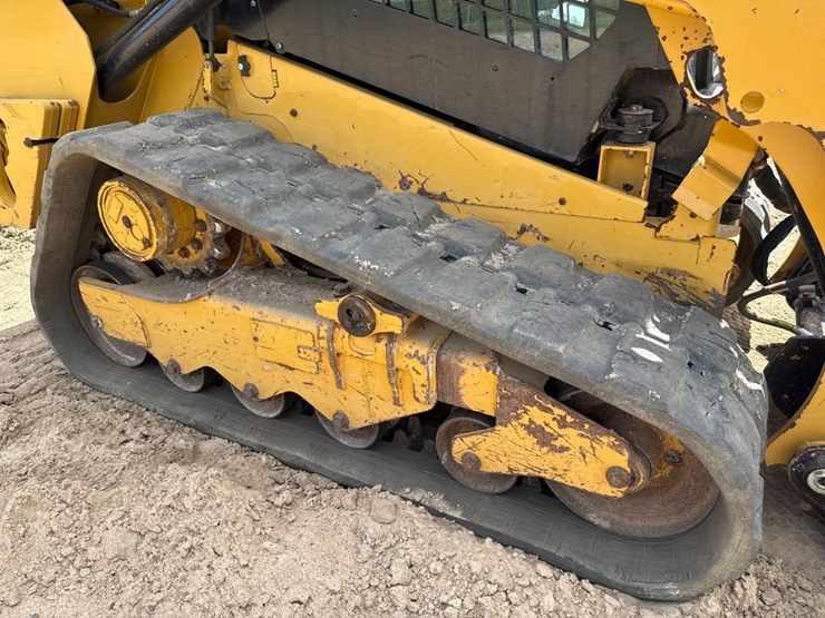 2021-caterpillar-259d3-image-13